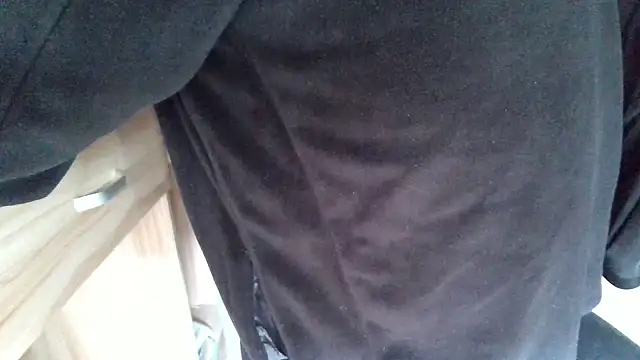 Snapshot of huzi518 chatting on April 4, 2026, 1:12 am huzi518 online show from April 4, 2026, 1:12 am