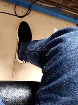 Snapshot of huzi518 chatting on April 13, 2026, 2:48 am huzi518 online show from April 13, 2026, 2:48 am