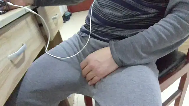 Snapshot of huzi518 chatting on March 15, 2026, 6:42 am huzi518 online show from March 15, 2026, 6:42 am