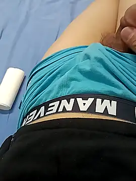 Snapshot of huzi518 chatting on April 3, 2026, 12:44 pm huzi518 online show from April 3, 2026, 12:44 pm