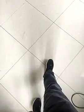 Snapshot of huzi518 chatting on April 7, 2026, 8:05 am huzi518 online show from April 7, 2026, 8:05 am