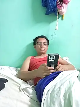 Snapshot of Andresguz35 chatting on March 9, 2026, 4:05 am Andresguz35 online show from March 9, 2026, 4:05 am