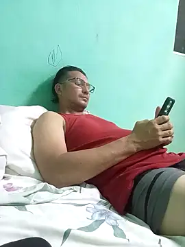 Snapshot of Andresguz35 chatting on March 24, 2026, 3:39 am Andresguz35 online show from March 24, 2026, 3:39 am