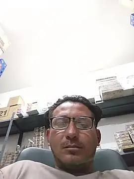 Andresguz35 online show from October 22, 2025, 4:28 pm