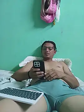 Andresguz35 online show from December 5, 2025, 6:01 am