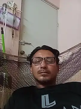 Andresguz35 online show from October 30, 2025, 3:38 am