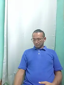 Snapshot of Andresguz35 chatting on July 12, 2026, 2:45 am Andresguz35 online show from July 12, 2026, 2:45 am