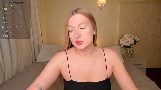 Snapshot of Emma__Leee chatting on January 28, 2025, 12:57 am Emma Leee online show from January 28, 2025, 12:57 am