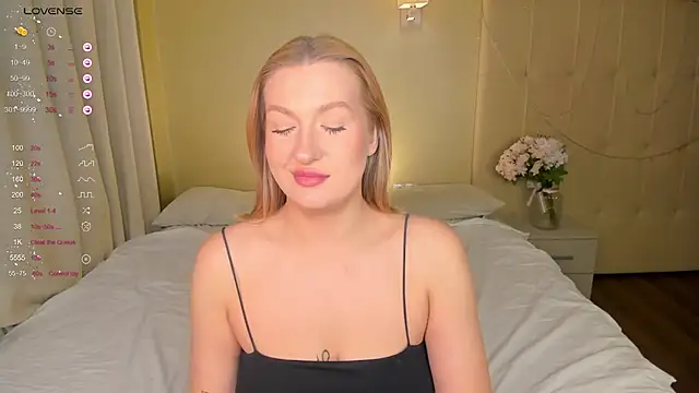Snapshot of Emma__Leee chatting on March 5, 2025, 4:02 am Emma Leee online show from March 5, 2025, 4:02 am