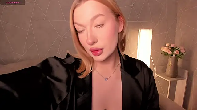 Snapshot of Emma__Leee chatting on September 9, 2025, 12:54 am Emma Leee online show from September 9, 2025, 12:54 am