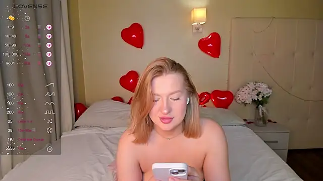 Snapshot of Emma__Leee chatting on February 16, 2025, 4:09 am Emma Leee online show from February 16, 2025, 4:09 am
