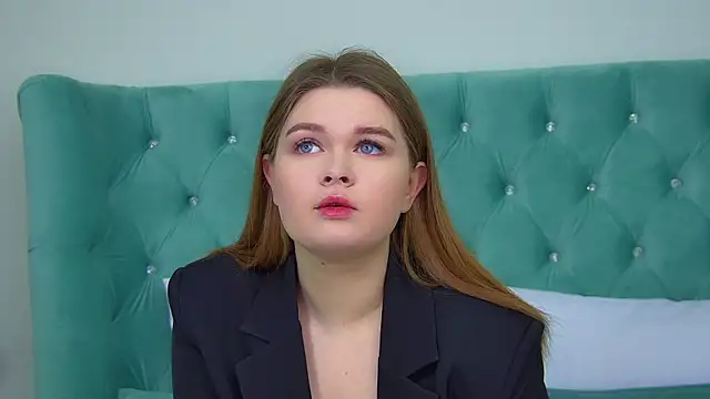 CrystalLyons online show from March 16, 2025, 6:09 am