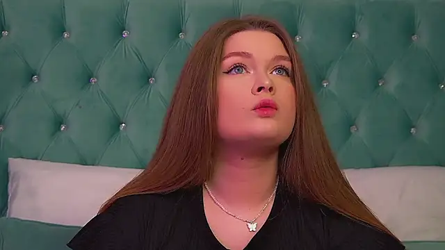 Snapshot of CrystalLyons chatting on February 19, 2026, 6:10 am CrystalLyons online show from February 19, 2026, 6:10 am