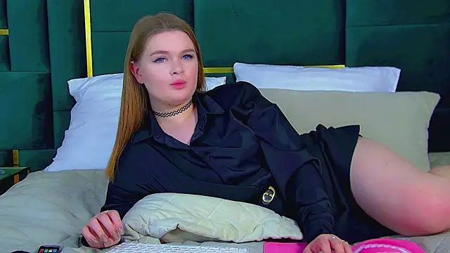 CrystalLyons online show from March 12, 2025, 6:11 pm