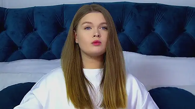 CrystalLyons online show from March 23, 2026, 6:08 pm