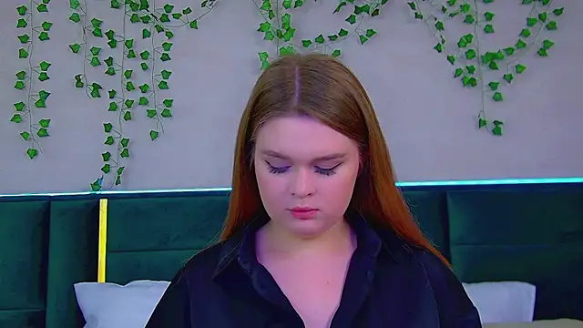 CrystalLyons online show from March 12, 2025, 3:07 pm