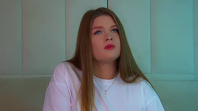 Snapshot of CrystalLyons chatting on February 26, 2026, 6:35 am CrystalLyons online show from February 26, 2026, 6:35 am