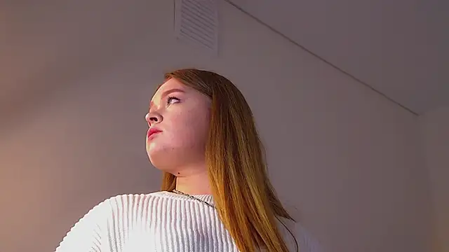 CrystalLyons online show from September 14, 2025, 6:08 pm