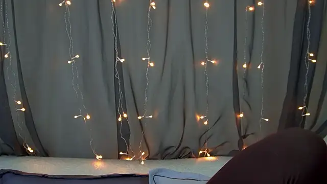 ChristinaMilton online show from November 15, 2025, 6:12 pm