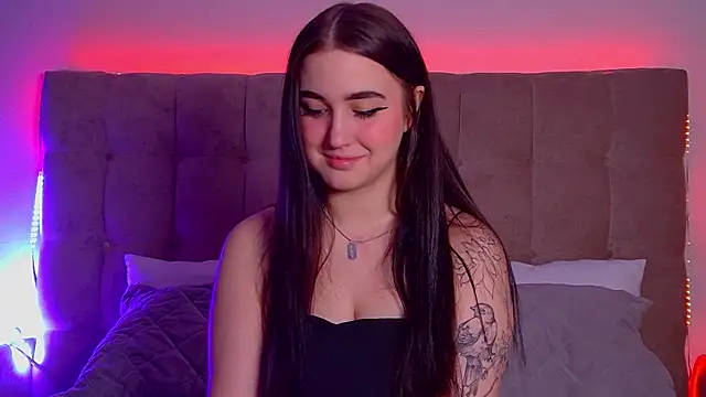 ChristinaMilton online show from March 10, 2025, 6:23 pm