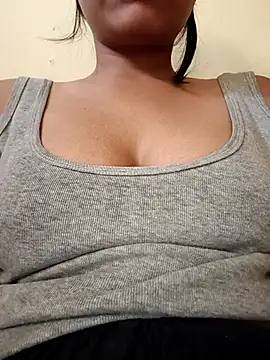 Snapshot of Sanaya_7 chatting on November 18, 2025, 9:45 am Sanaya 7 online show from November 18, 2025, 9:45 am