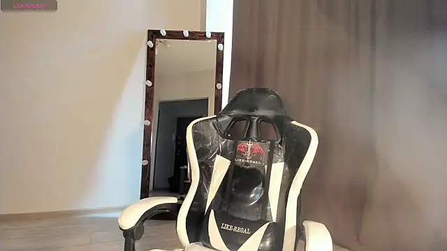 Lana Younes online show from March 18, 2025, 11:44 am