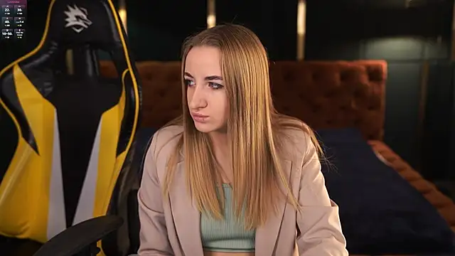 Michelle 054 online show from February 18, 2025, 11:33 am