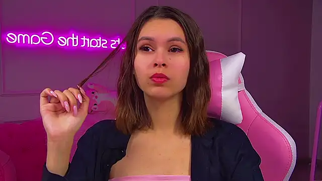 Snapshot of PollyLanders chatting on October 10, 2025, 6:20 pm PollyLanders online show from October 10, 2025, 6:20 pm