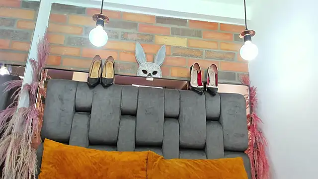 JESSYCORTES online show from October 22, 2025, 2:49 pm