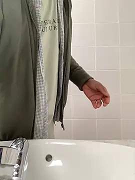 Lucascacaca online show from December 5, 2024, 7:44 pm