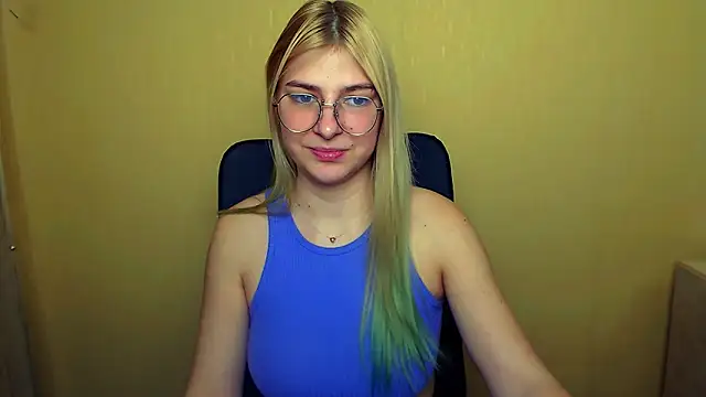 Snapshot of Luna_Lush_ chatting on February 6, 2025, 12:26 pm Luna Lush online show from February 6, 2025, 12:26 pm