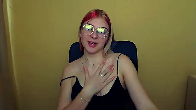 Snapshot of Luna_Lush_ chatting on March 20, 2025, 12:11 pm Luna Lush online show from March 20, 2025, 12:11 pm