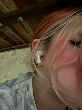 Snapshot of SophiaWeestt99 chatting on November 29, 2025, 2:34 am SophiaWeestt99 online show from November 29, 2025, 2:34 am