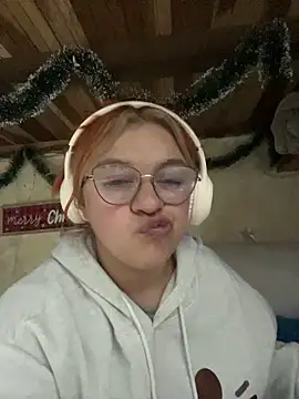 SophiaWeestt99 online show from December 18, 2025, 2:27 am