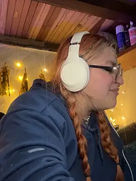 SophiaWeestt99 online show from May 11, 2026, 6:26 am