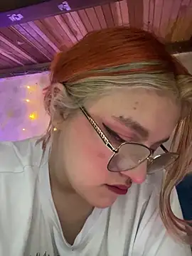 Snapshot of SophiaWeestt99 chatting on October 24, 2025, 2:43 am SophiaWeestt99 online show from October 24, 2025, 2:43 am