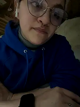 Snapshot of SophiaWeestt99 chatting on November 17, 2025, 3:21 am SophiaWeestt99 online show from November 17, 2025, 3:21 am