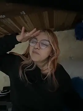 Snapshot of SophiaWeestt99 chatting on October 18, 2025, 2:57 am SophiaWeestt99 online show from October 18, 2025, 2:57 am