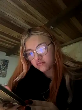 Snapshot of SophiaWeestt99 chatting on October 15, 2025, 3:27 am SophiaWeestt99 online show from October 15, 2025, 3:27 am