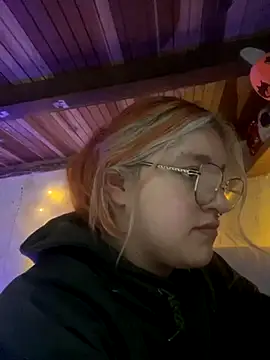 Snapshot of SophiaWeestt99 chatting on November 20, 2025, 3:07 am SophiaWeestt99 online show from November 20, 2025, 3:07 am