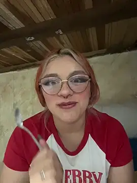 Snapshot of SophiaWeestt99 chatting on November 7, 2025, 3:00 am SophiaWeestt99 online show from November 7, 2025, 3:00 am