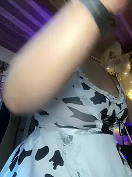 SophiaWeestt99 online show from May 10, 2026, 3:54 am