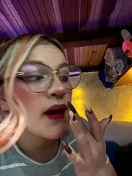 Snapshot of SophiaWeestt99 chatting on November 28, 2025, 3:07 am SophiaWeestt99 online show from November 28, 2025, 3:07 am