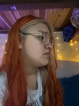 Snapshot of SophiaWeestt99 chatting on October 22, 2025, 2:22 am SophiaWeestt99 online show from October 22, 2025, 2:22 am