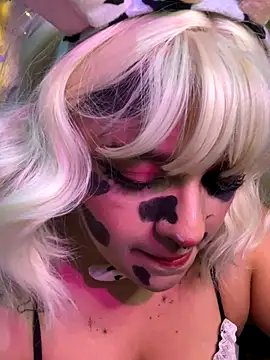 Snapshot of SophiaWeestt99 chatting on October 31, 2025, 2:41 am SophiaWeestt99 online show from October 31, 2025, 2:41 am