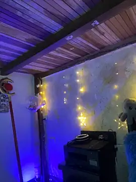 Snapshot of SophiaWeestt99 chatting on October 27, 2025, 4:35 am SophiaWeestt99 online show from October 27, 2025, 4:35 am