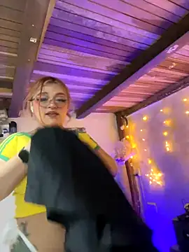 Snapshot of SophiaWeestt99 chatting on November 12, 2025, 2:04 am SophiaWeestt99 online show from November 12, 2025, 2:04 am