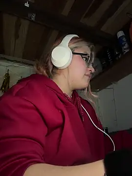 SophiaWeestt99 online show from May 19, 2026, 4:30 am