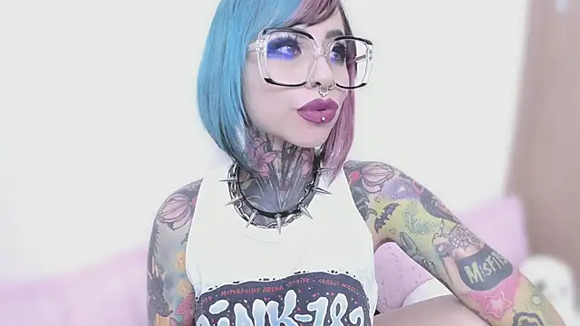 NikkiRamone online show from September 30, 2025, 1:00 am