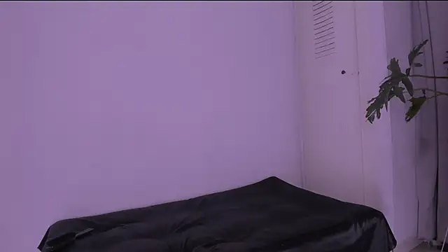 Snapshot of Miiafoxxx chatting on October 11, 2025, 2:34 am Miiafoxxx online show from October 11, 2025, 2:34 am